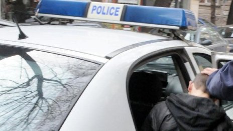 Трима от Девня бяха задържани за финансови измами