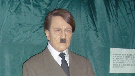 Хитлер в детски комикс заедно с патока Доналд