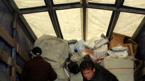 Спряха опит за контрабанда на близо 17 хил. текстилни изделия