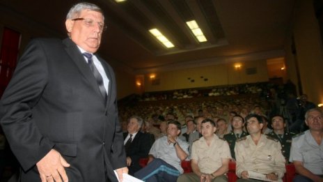 Свиват армията на 28 000 души до 2015 г.