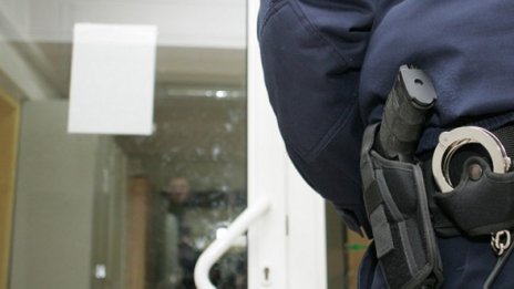 След скандал момиче наръга гаджето си с нож