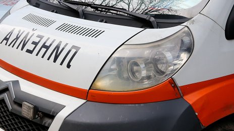Кола удари линейка с включен звуков и светлинен сигнал в София