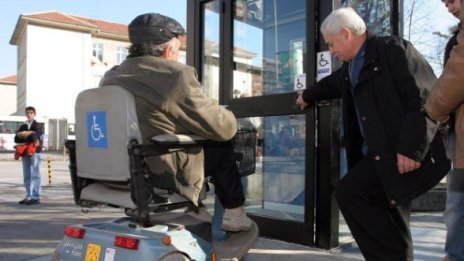 Отпада ограничението от 6 месеца за личните асистенти