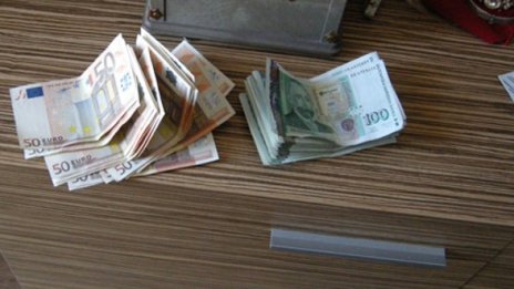 Мамят дядо с 10 бона