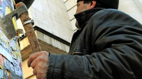 Ромски бой с брадви и саби в София прати петима в болница