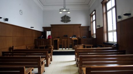 Близо 3 г. затвор за 64-годишен сводник в Пловдив