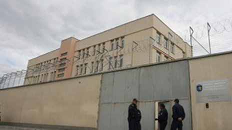 Вече няма да затварят бежанците в Бусманци