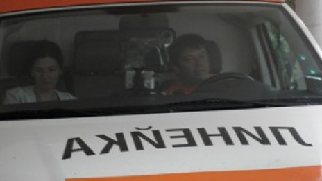 Шофьор загина, след като се заби с колата си в полуремарке на паркинг