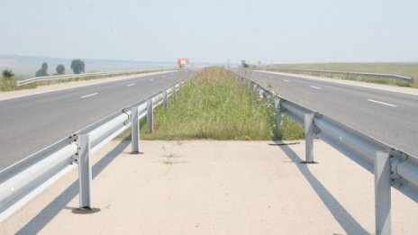 Пътищата в по-голямата част от страната са сухи
