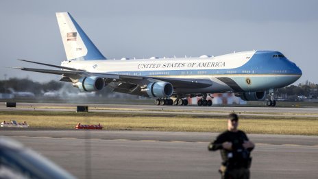 Амбициите на Доналд Тръмп за Air Force One попаднаха в турболенция 