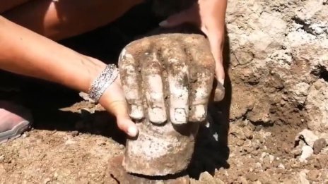 Откриха ръка от статуя на Херакъл в Хераклея Синтика