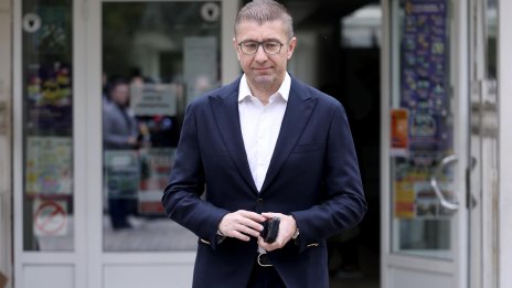 Мицкоски иронизира побоя над Владимир Перев: Инсценировка, свикнали сме