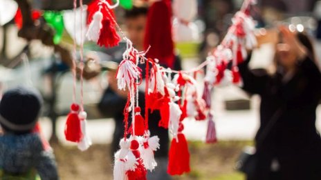 Във Видин пак опитват да влязат в Гинес с 50-километрова мартеница 