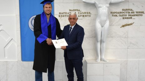 Везенков получи дипломата си за магистър в НСА