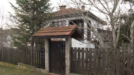 Продават къщата на Калушев в с. Българи и х. Петрохан за 1 млн. евро?