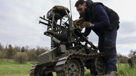 Нова тактика на Украйна: Роботи с M2 Browning заменят войниците в опасни мисии