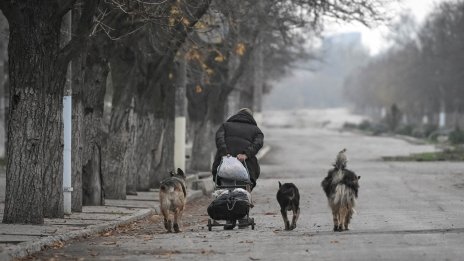 Град в руини: Хиляди в Костантиновка оцеляват под бомбите