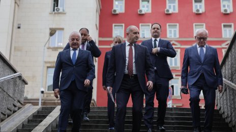 Кабинетът "Радев" полага клетва в парламента