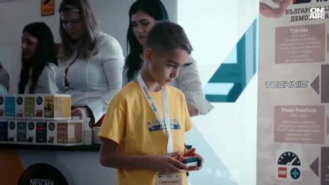 Ученици и роботи мерят сили в Бургас