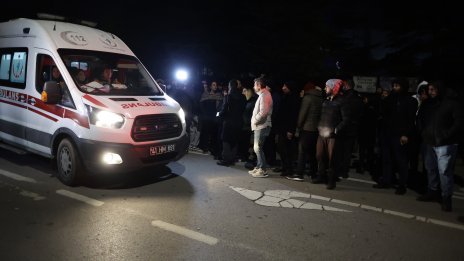 Седем загинали и 11 ранени при катастрофа между автобус и камион в Турция