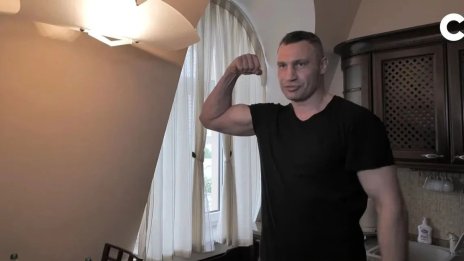 Докато киевчани стоят на тъмно, токът в апартамента на Кличко никога не спира