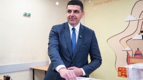 Ивайло Мирчев гласува и призова да не се създават фалшиви истерии
