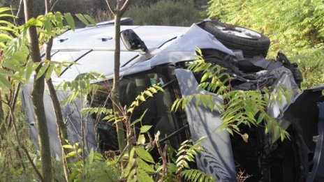 Тийнейджър с 1,84 промила катастрофира в дърво