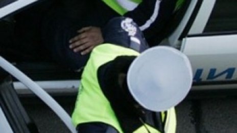 Двама отвлякоха и пребиха 35-годишна жена в Гълъбово