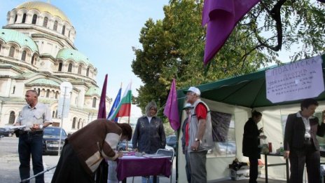 Страховете на управляващите излизат на улицата
