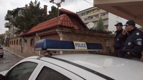 Бизнес мотиви стоят зад бомбата срещу бащата на Шванца?