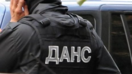 Местните скочиха в защита на имама в Лъжница
