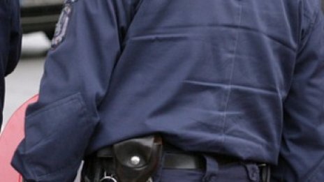 Само 2 бона глоба за полицаите, гаврили се с 15-годишна