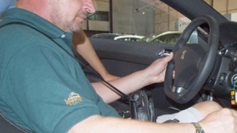 Драстично намалява купуването на нови автомобили