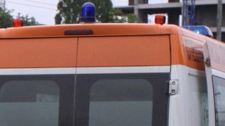 Мъж е намушкан и с опасност за живота след пиянски скандал