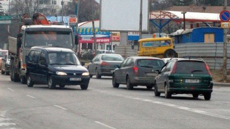 Местене на електропровод обърква движението по Симеоновско шосе