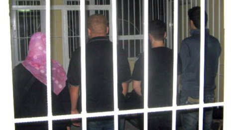 За нощ сгащиха 13 нелегални емигранти