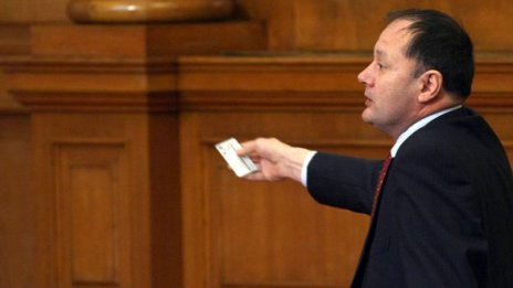 Реформата в МВР е спряна, констатира Миков