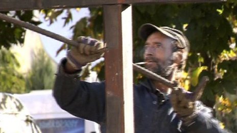 Събарят незаконните павилиони в Слънчев бряг
