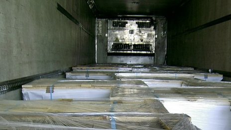 На Кулата хванаха контрабандни цигари, скрити в ТИР