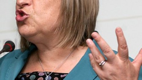 Цачева към Янев: Не ти, аз преценявам за Цветанов