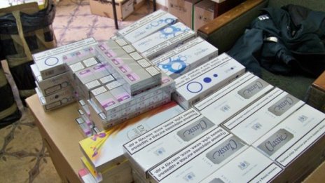 Арест за четирима, организирали канал за контрабандни цигари