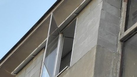 Обновен панелен блок ще блесне в "Младост"