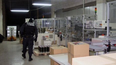 Спипаха пиратски CD-та за ?19 млн., правени за Холандия