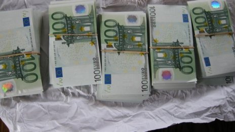 Близо 150 хил. евро хванаха на Калотина