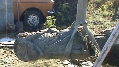 Спецполицаите объркали, 2-метровата статуя не била на Афродита