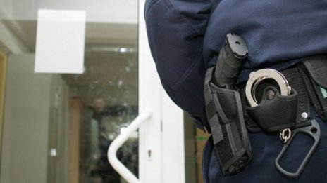 16-годишна простреля неволно приятелката си