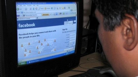 Учат британски полицаи на Facebook и Twitter