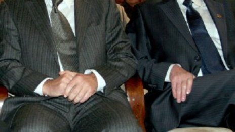 Първанов отиде в БАН, за да ги подкрепи за още пари