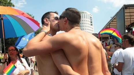 Гей ласки за папа Бенедикт XVI в Барселона