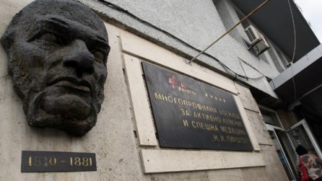 Паднала от 2-рия етаж е приета в Пирогов